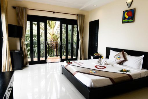 Giường ngủ Hòn Rơm Central Beach Resort 3*