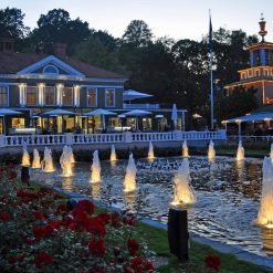 phố đi bộ Haga Old Town với nhiều ngôi nhà cổ được bảo tồn